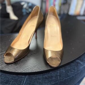 Elegant red bottom Gold Peep-Toe Heels